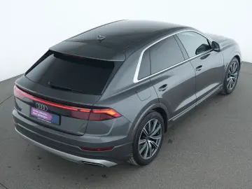 AUDI Q8 S line