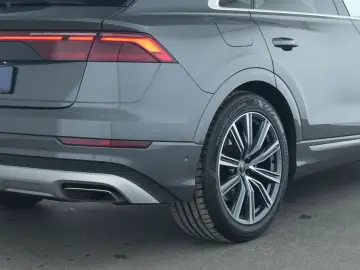 AUDI Q8 S line
