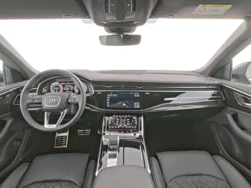 AUDI Q8 S line