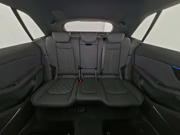 AUDI Q8 S line