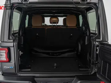 JEEP Wrangler Unlimited Sahara Hybrid KAM PDC NAVI SH