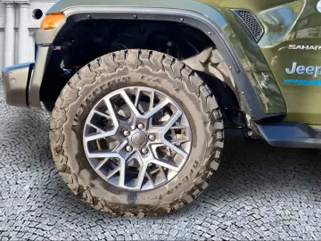 JEEP Wrangler Unlimited Plug-In Hybrid Sahara SKY-One