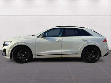 AUDI Q8 55 TFSIe quattro tiptr. S line