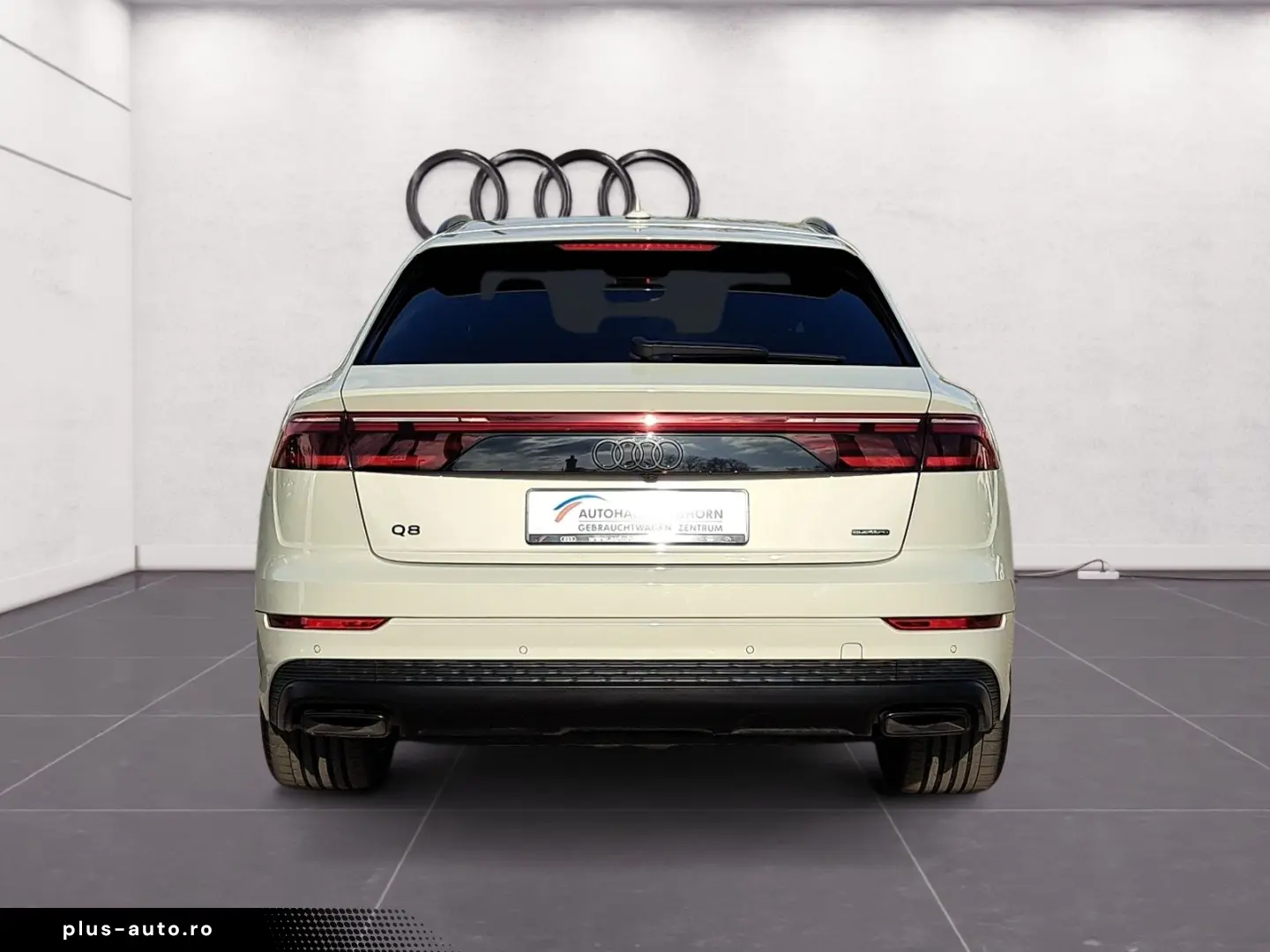 AUDI Q8 55 TFSIe quattro tiptr. S line