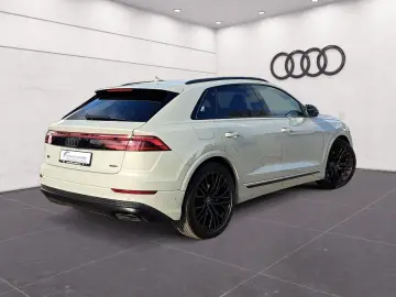 AUDI Q8 55 TFSIe quattro tiptr. S line
