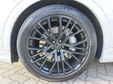 AUDI Q8 55 TFSIe quattro tiptr. S line