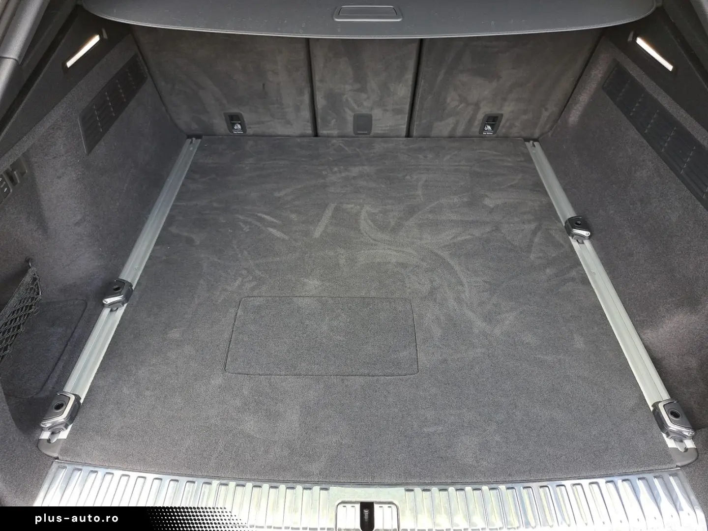 AUDI Q8 55 TFSIe quattro tiptr. S line