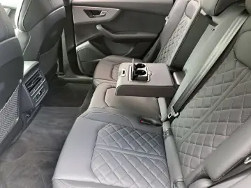 AUDI Q8 55 TFSIe quattro tiptr. S line