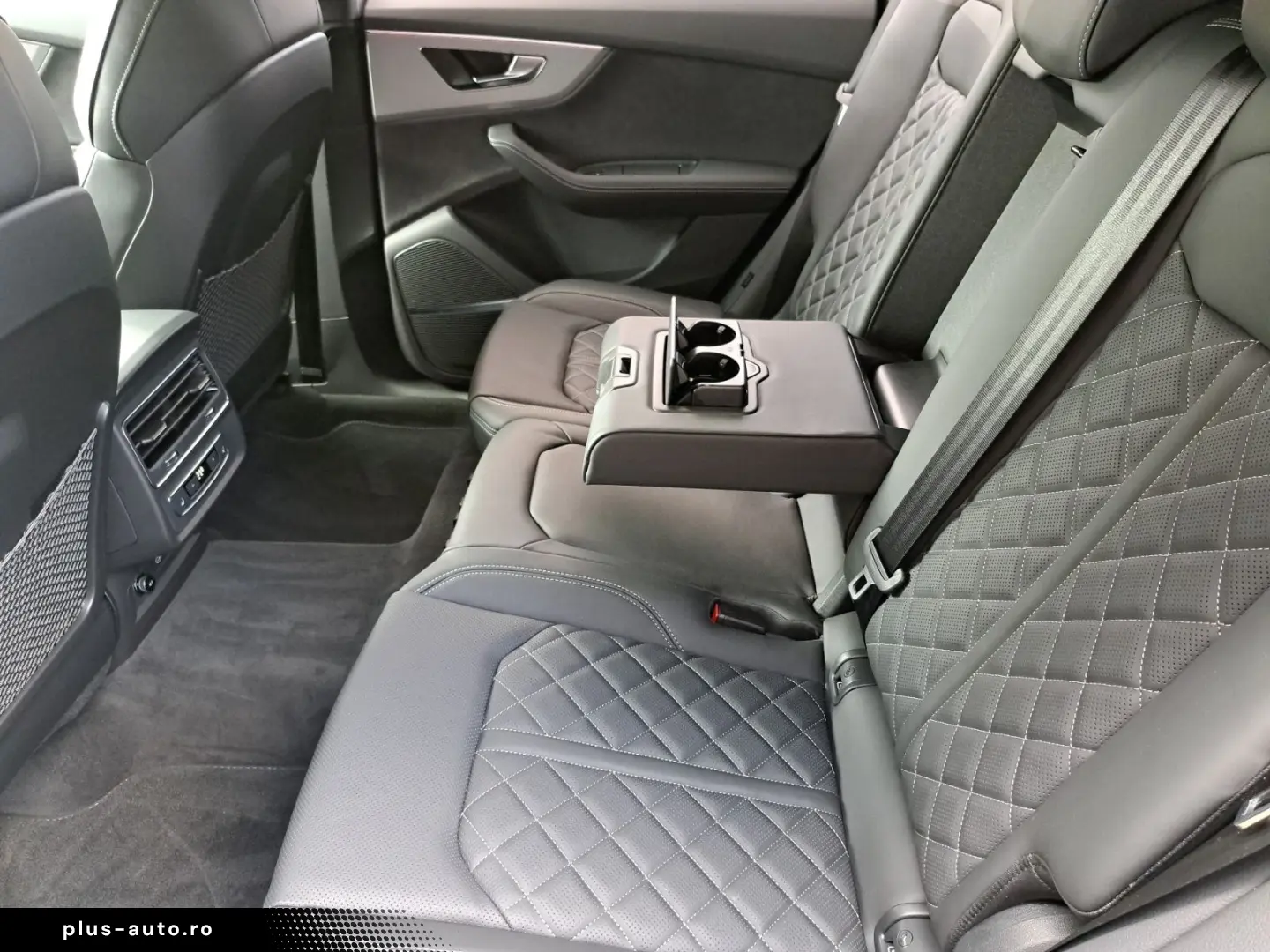 AUDI Q8 55 TFSIe quattro tiptr. S line