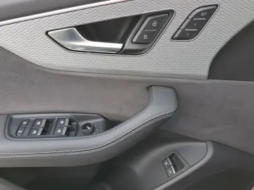 AUDI Q8 55 TFSIe quattro tiptr. S line