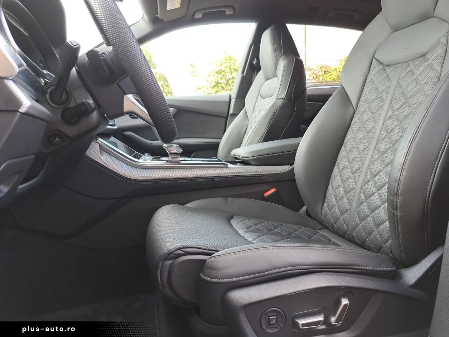 AUDI Q8 55 TFSIe quattro tiptr. S line