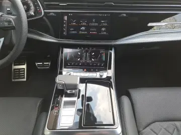 AUDI Q8 55 TFSIe quattro tiptr. S line