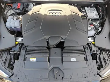 AUDI Q8 55 TFSIe quattro tiptr. S line