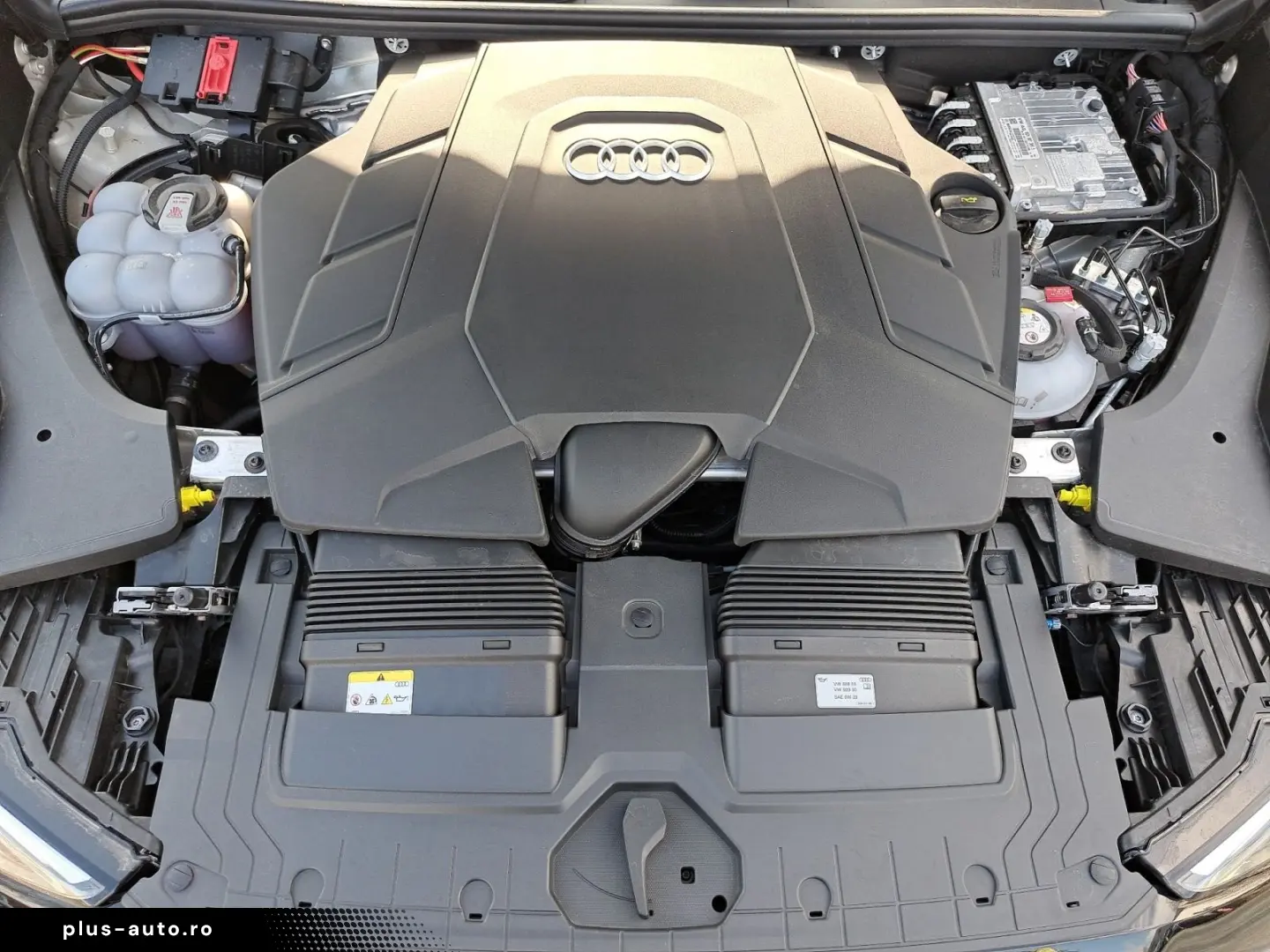 AUDI Q8 55 TFSIe quattro tiptr. S line