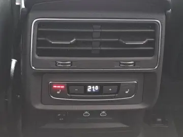 AUDI Q8 55 TFSIe quattro tiptr. S line