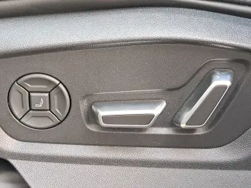 AUDI Q8 55 TFSIe quattro tiptr. S line