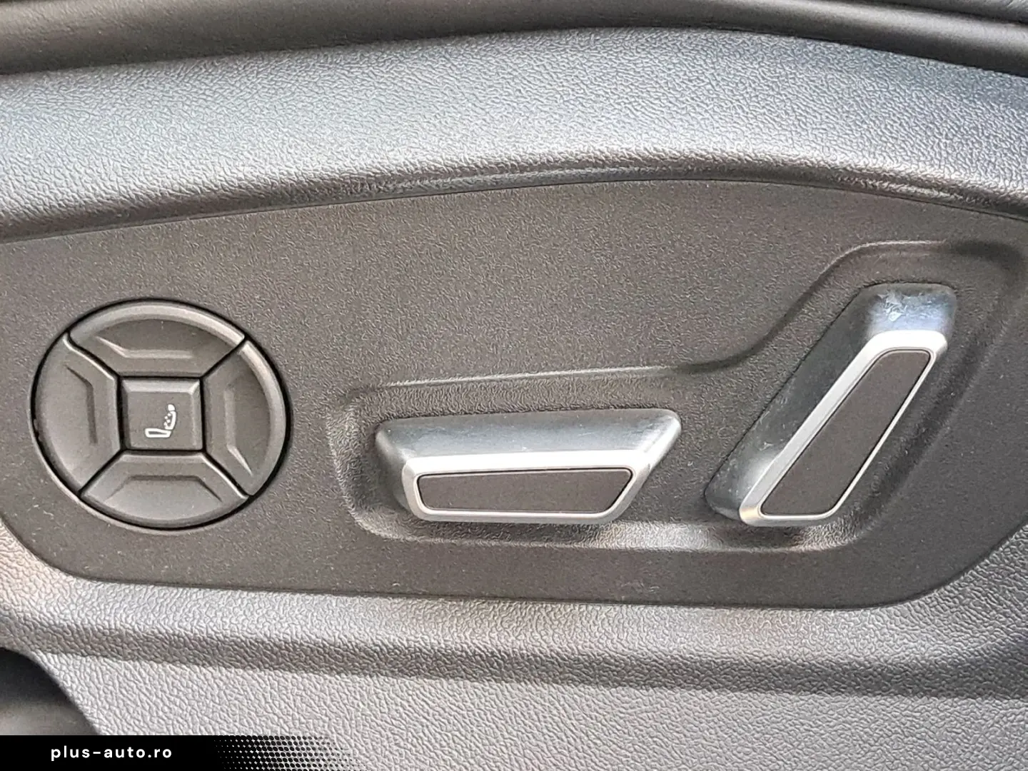 AUDI Q8 55 TFSIe quattro tiptr. S line