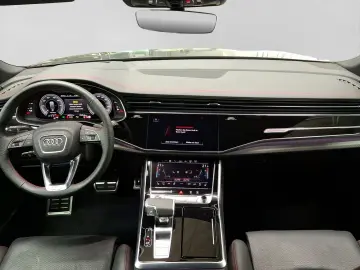 AUDI Q8 55 TFSIe Q 2x S LINE