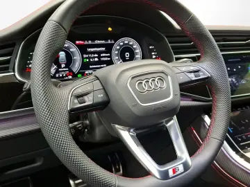 AUDI Q8 55 TFSIe Q 2x S LINE