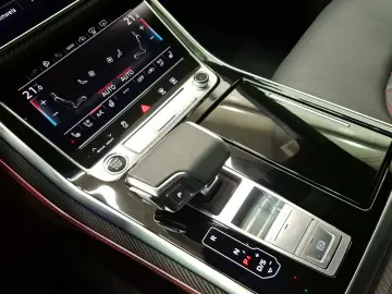 AUDI Q8 55 TFSIe Q 2x S LINE