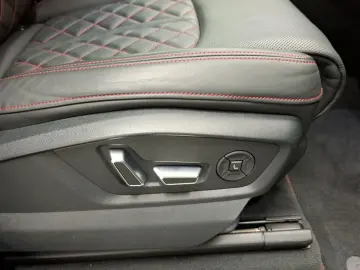 AUDI Q8 55 TFSIe Q 2x S LINE