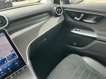 MERCEDES-BENZ GLC 300 e 4MATIC AMG