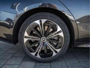 MERCEDES-BENZ E 300 e