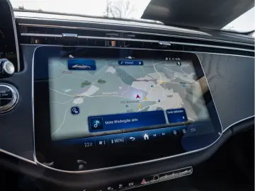 MERCEDES-BENZ E 300 e