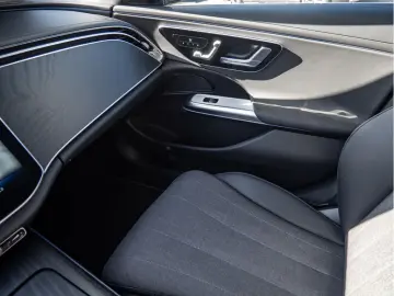 MERCEDES-BENZ E 300 e