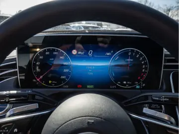 MERCEDES-BENZ E 300 e