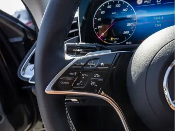 MERCEDES-BENZ E 300 e