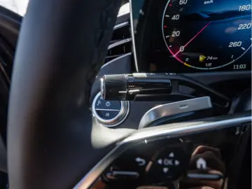 MERCEDES-BENZ E 300 e