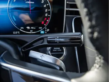 MERCEDES-BENZ E 300 e