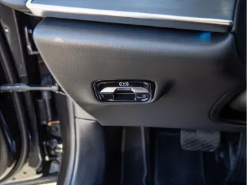 MERCEDES-BENZ E 300 e