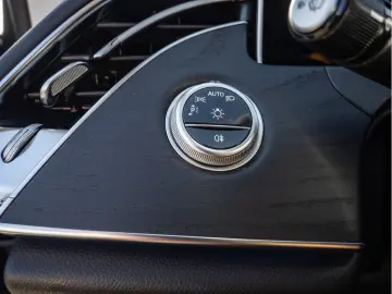 MERCEDES-BENZ E 300 e