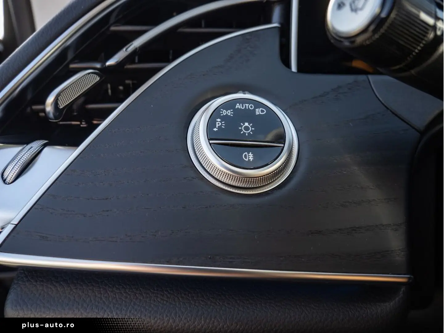 MERCEDES-BENZ E 300 e