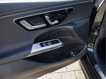 MERCEDES-BENZ E 300 e