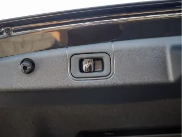 MERCEDES-BENZ E 300 e