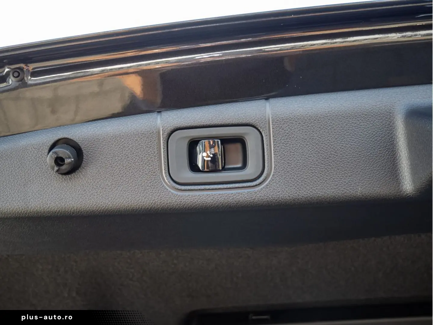 MERCEDES-BENZ E 300 e