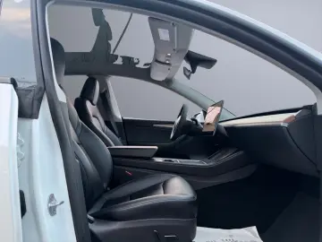 TESLA Model Y Long Range Dual AWD AMD Ryzen