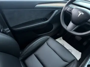 TESLA Model Y Long Range Dual AWD AMD Ryzen