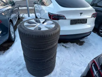 TESLA Model Y Long Range Dual AWD AMD Ryzen