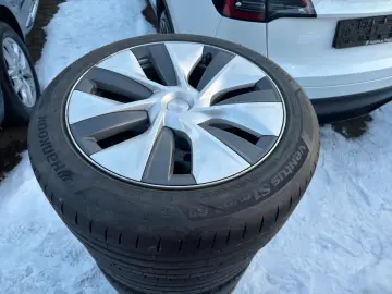 TESLA Model Y Long Range Dual AWD AMD Ryzen