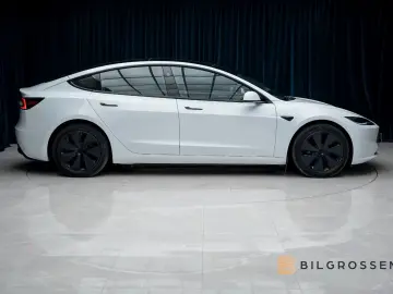 TESLA Model 3 Long Range Dual AWD Autopilot Heatpump