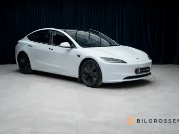 TESLA Model 3 Long Range Dual AWD Autopilot Heatpump