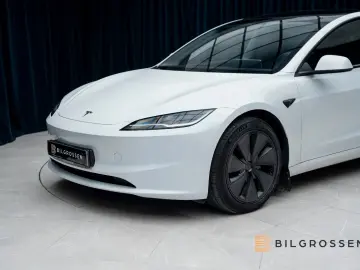 TESLA Model 3 Long Range Dual AWD Autopilot Heatpump