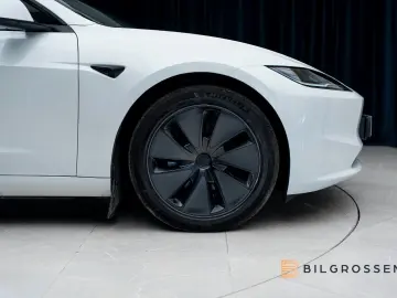 TESLA Model 3 Long Range Dual AWD Autopilot Heatpump