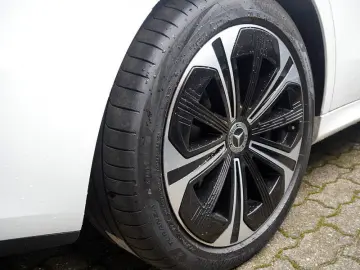 MERCEDES-BENZ E 400 e 4M