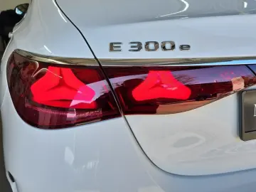 MERCEDES-BENZ E 300 e 4M