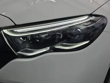 MERCEDES-BENZ E 300 e 4M